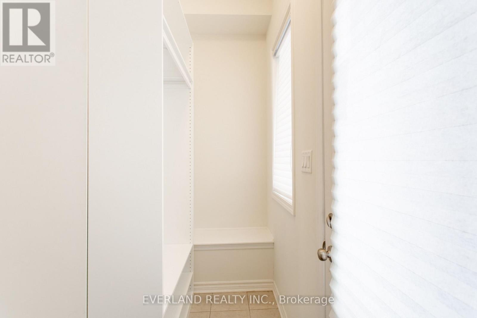 3305 Thunderbird Promenade, Pickering, Ontario  L1X 0N4 - Photo 2 - E12652598