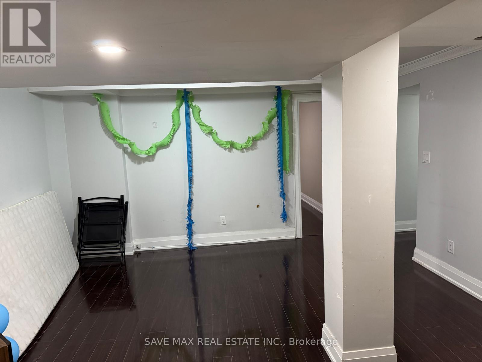 5 Lombardy Crescent, Brampton, Ontario  L6S 4L7 - Photo 2 - W12655980