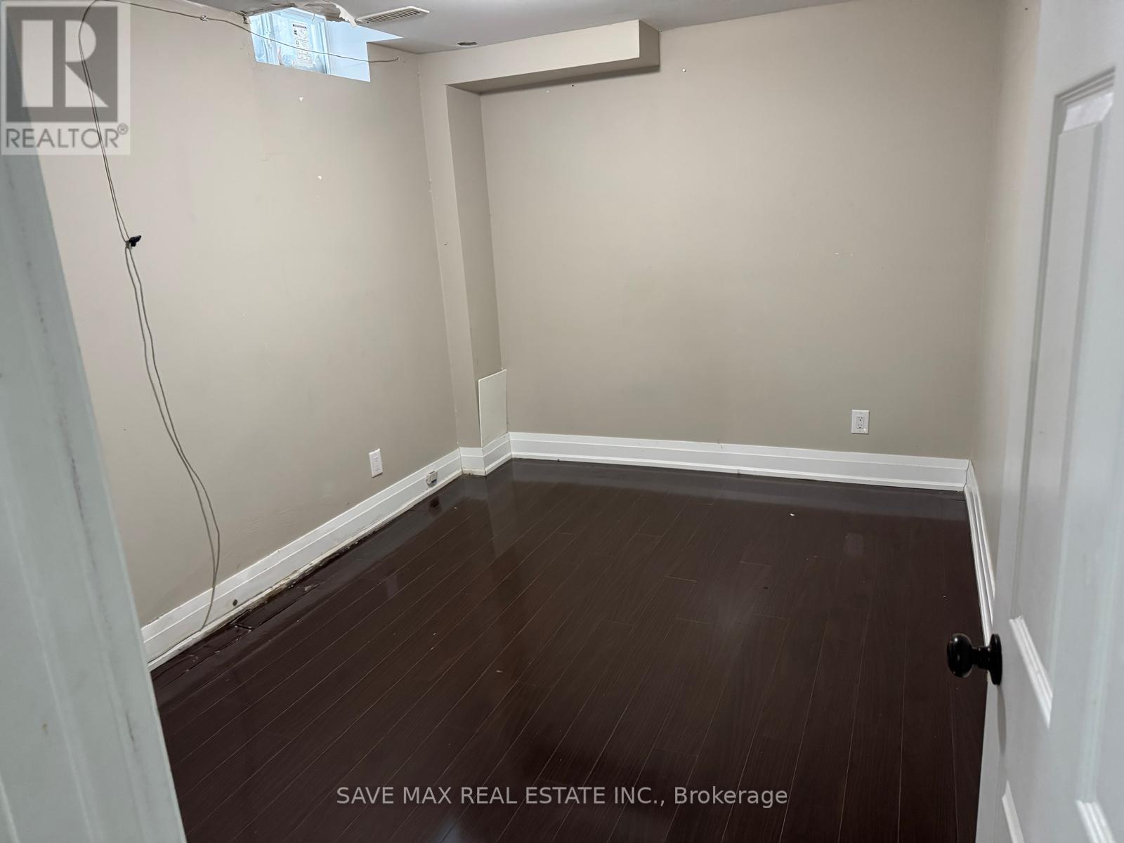 5 Lombardy Crescent, Brampton, Ontario  L6S 4L7 - Photo 6 - W12655980