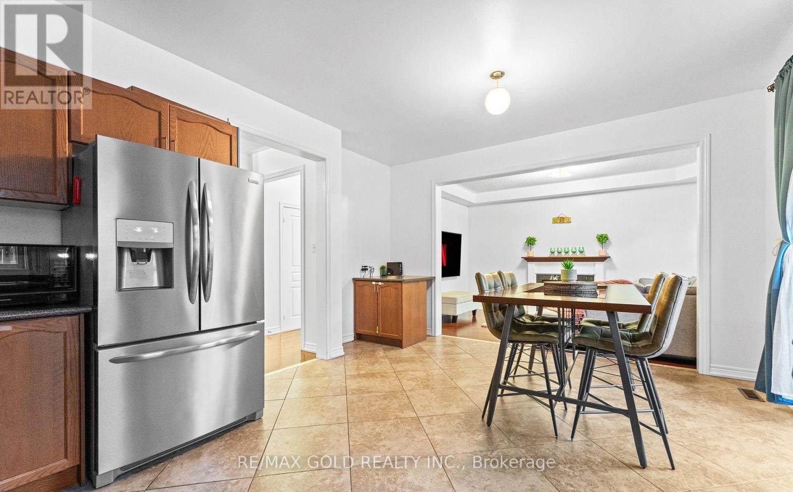 7 Gardenbrooke Trail, Brampton, Ontario  L6P 3L1 - Photo 14 - W12656090