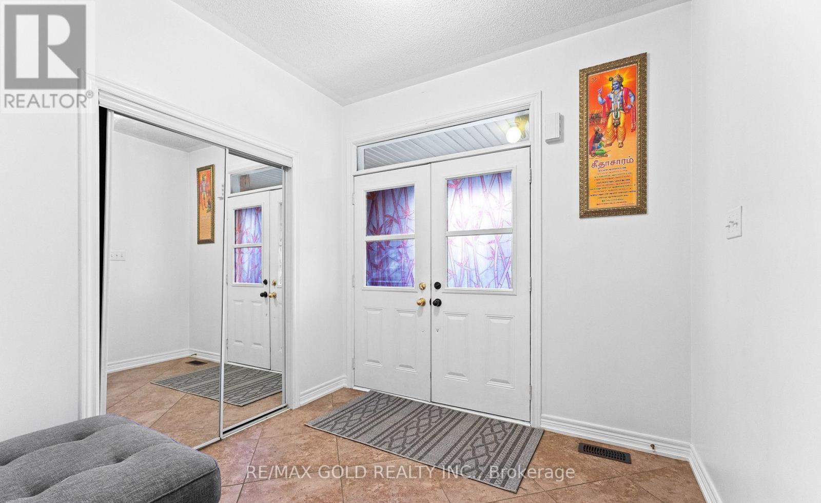 7 Gardenbrooke Trail, Brampton, Ontario  L6P 3L1 - Photo 7 - W12656090