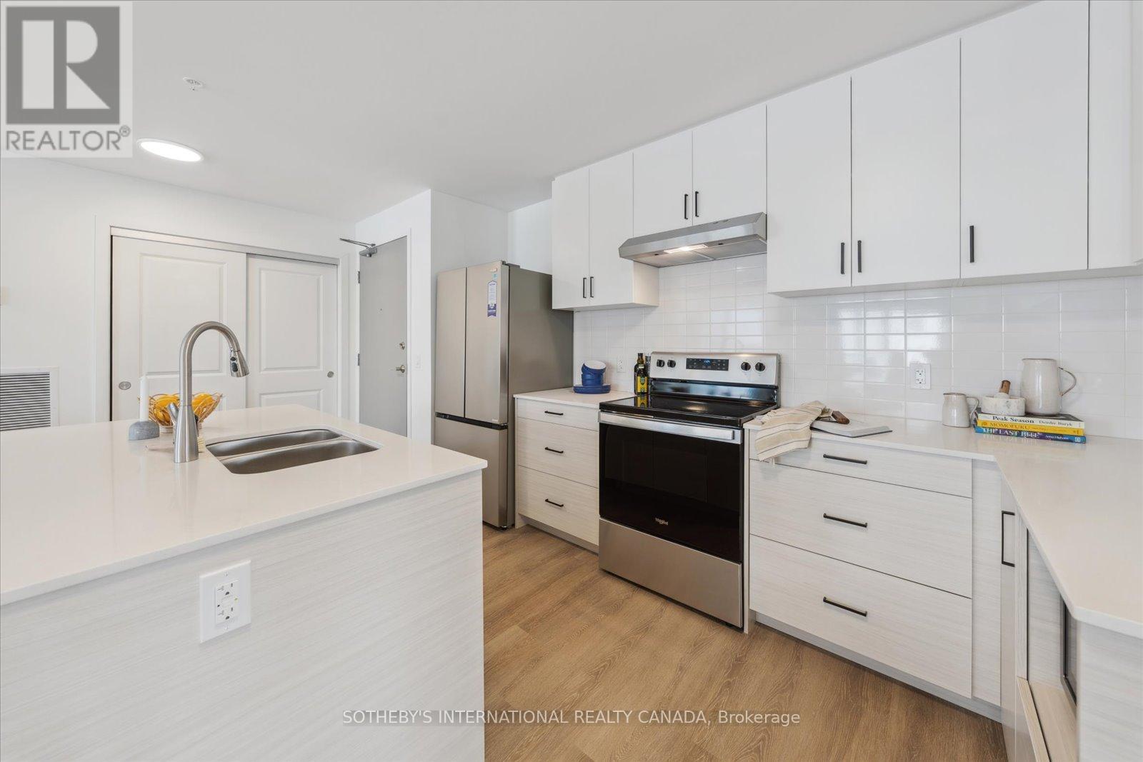 201 - 19b West Street N, Kawartha Lakes, Ontario  K0M 1N0 - Photo 6 - X12656012