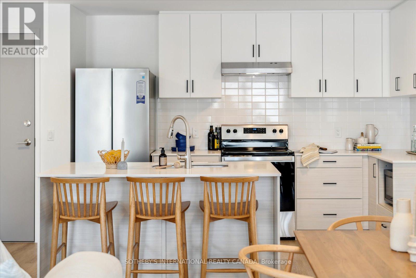 201 - 19b West Street N, Kawartha Lakes, Ontario  K0M 1N0 - Photo 7 - X12656012