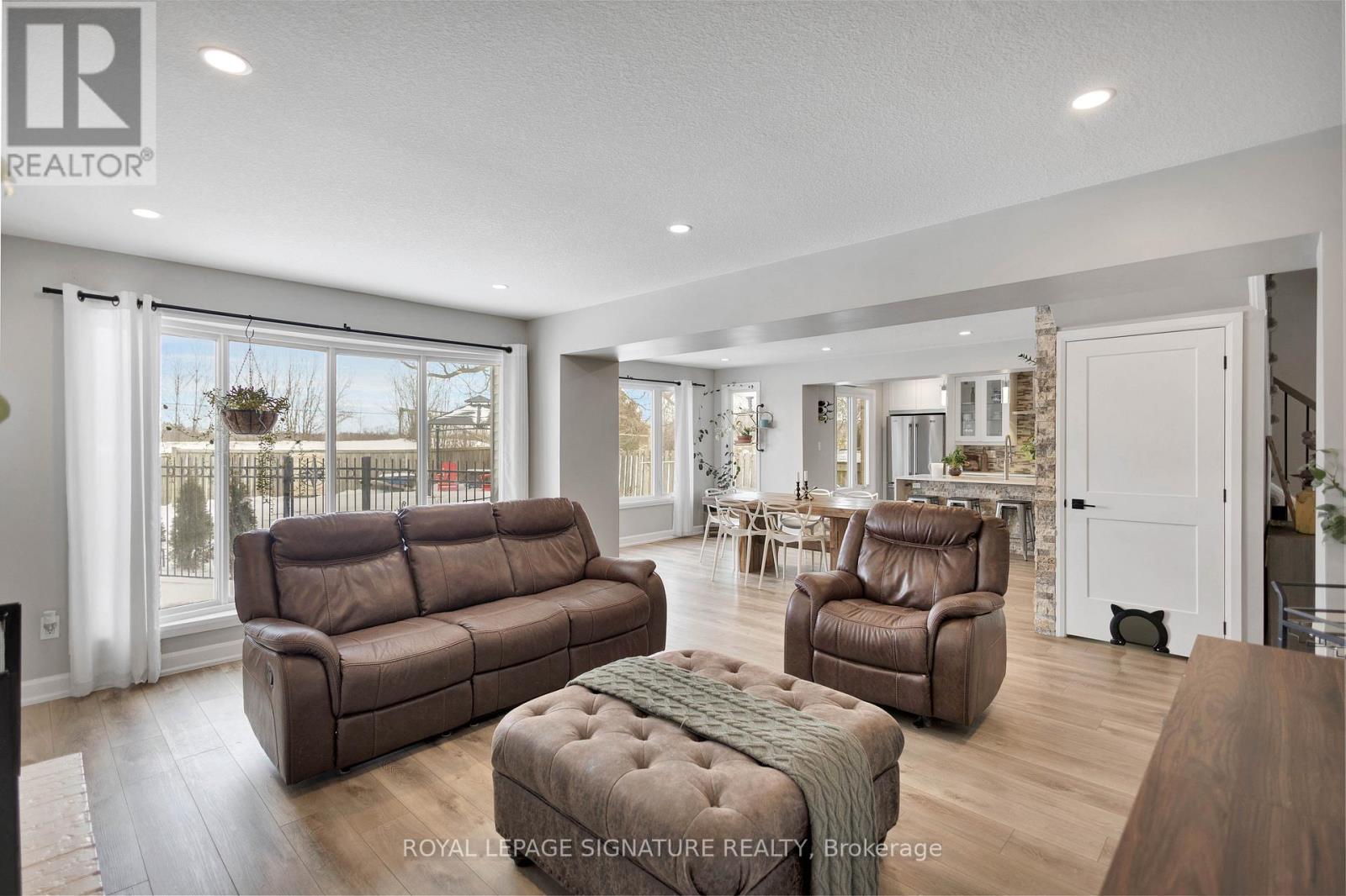 31 Pioneer Place, Brantford, Ontario  N3R 7G7 - Photo 6 - X12656062