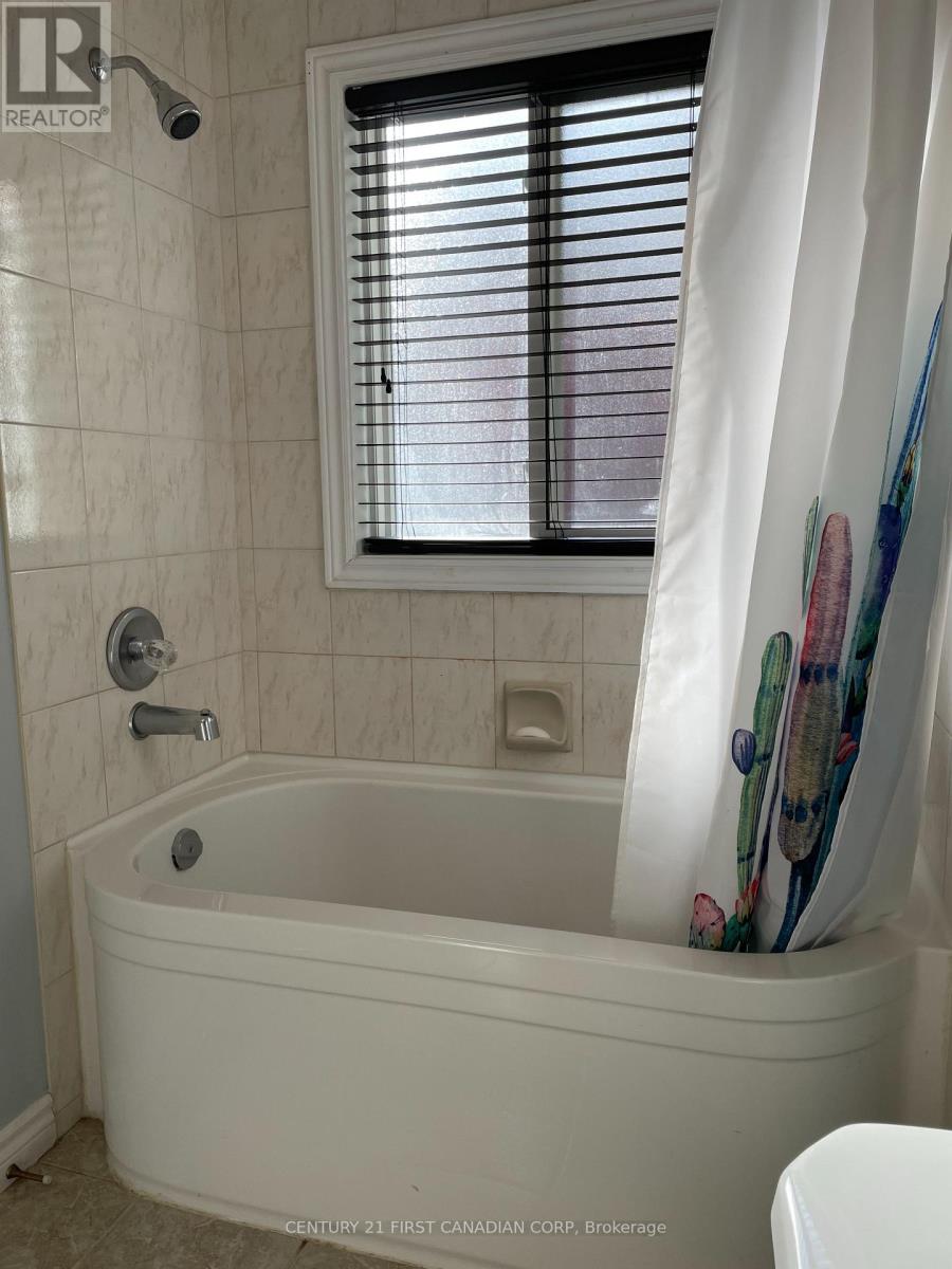 57 St Julien Street, London East, Ontario  N5Z 2M5 - Photo 11 - X12653792