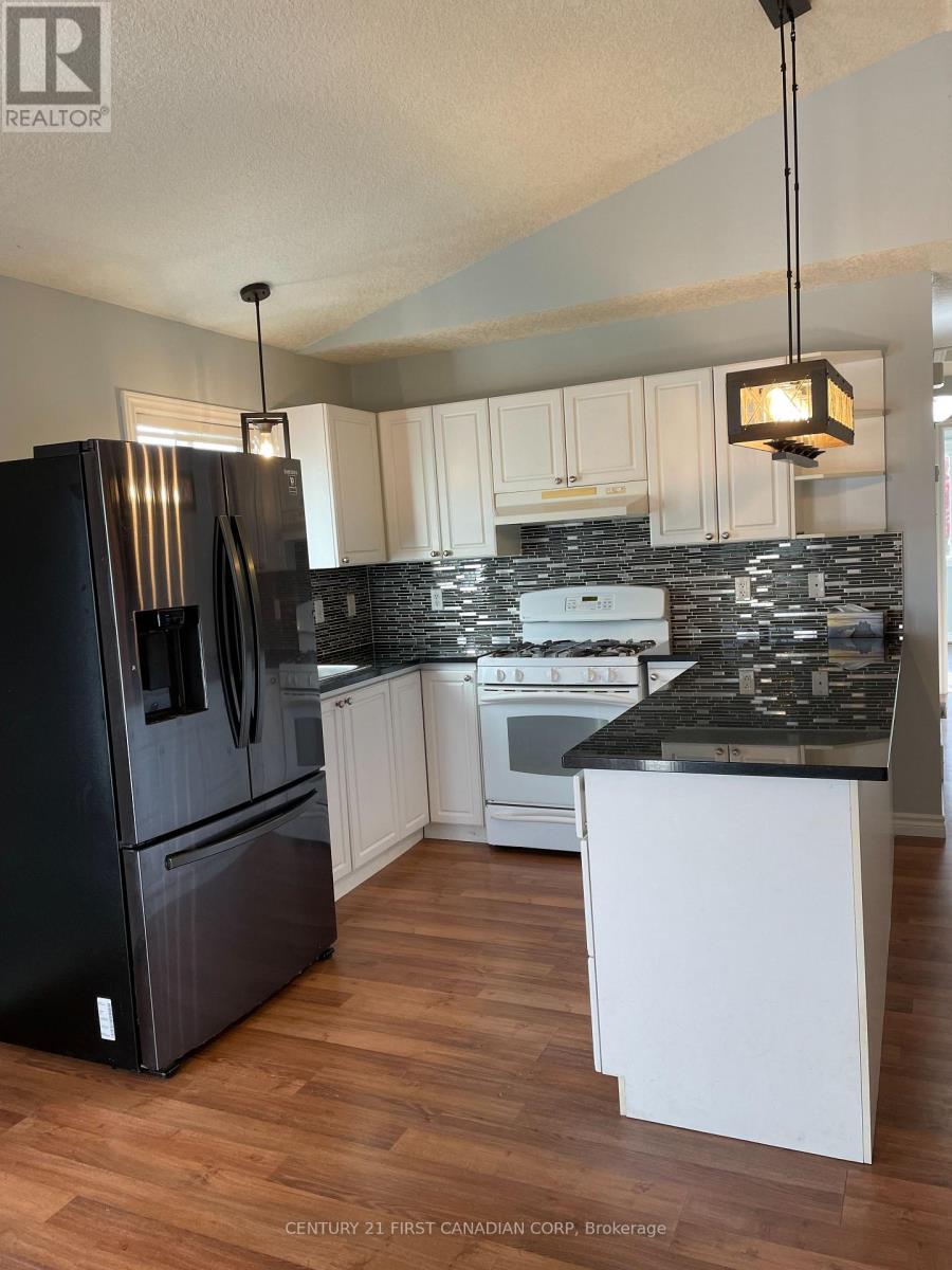 57 St Julien Street, London East, Ontario  N5Z 2M5 - Photo 3 - X12653792