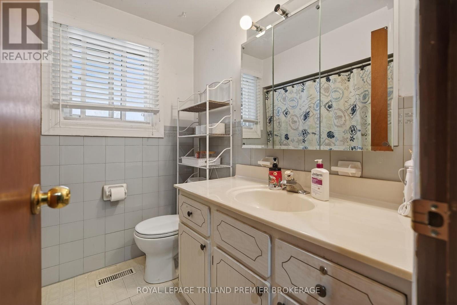 816 Dundalk Drive, London South, Ontario  N6C 3V2 - Photo 23 - X12656156