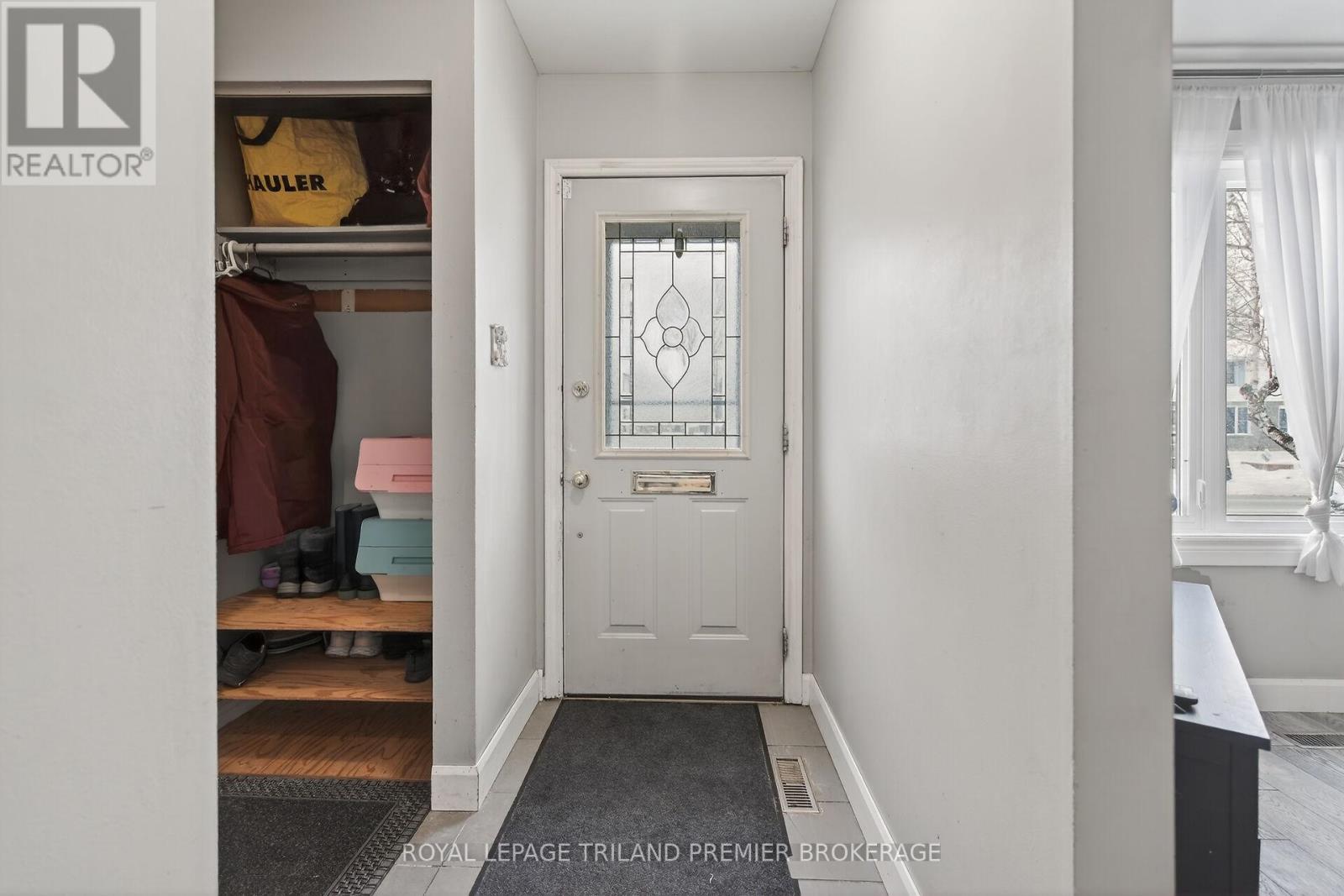 816 Dundalk Drive, London South, Ontario  N6C 3V2 - Photo 3 - X12656156