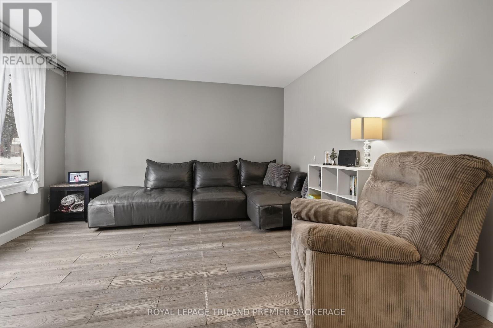 816 Dundalk Drive, London South, Ontario  N6C 3V2 - Photo 7 - X12656156
