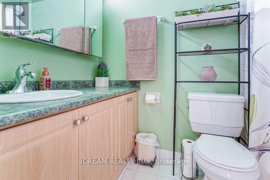 202 - 3700 Kaneff Crescent N, Mississauga, Ontario  L5A 4B8 - Photo 11 - W12388261