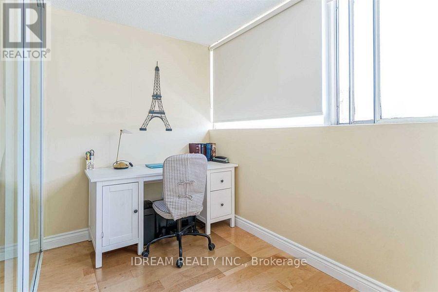 202 - 3700 Kaneff Crescent N, Mississauga, Ontario  L5A 4B8 - Photo 15 - W12388261