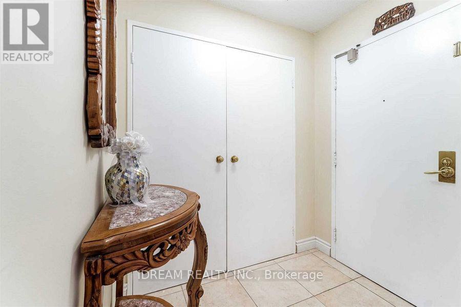 202 - 3700 Kaneff Crescent N, Mississauga, Ontario  L5A 4B8 - Photo 7 - W12388261