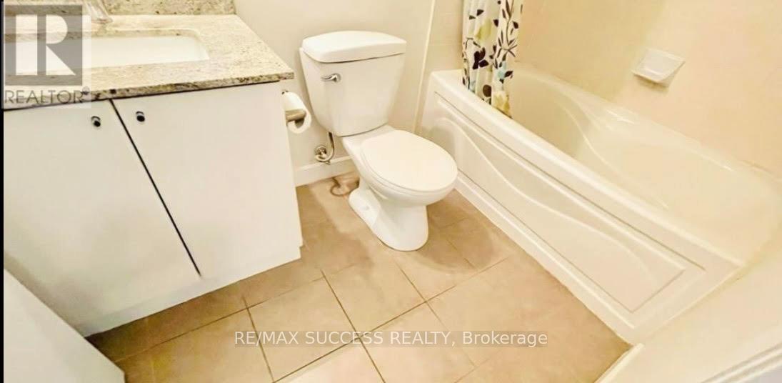 1611 - 18 Harbour Street, Toronto, Ontario  M5J 2Z6 - Photo 14 - C12656218