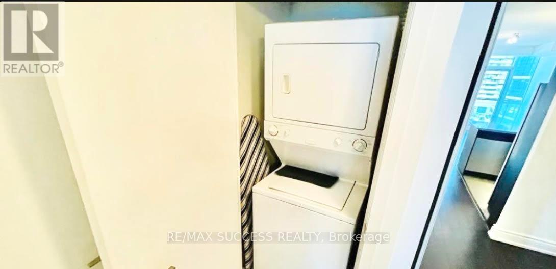 1611 - 18 Harbour Street, Toronto, Ontario  M5J 2Z6 - Photo 15 - C12656218