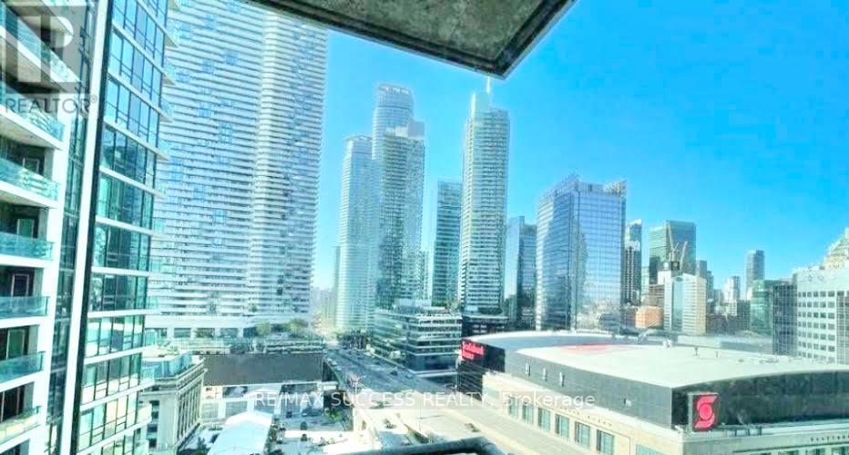 1611 - 18 Harbour Street, Toronto, Ontario  M5J 2Z6 - Photo 17 - C12656218