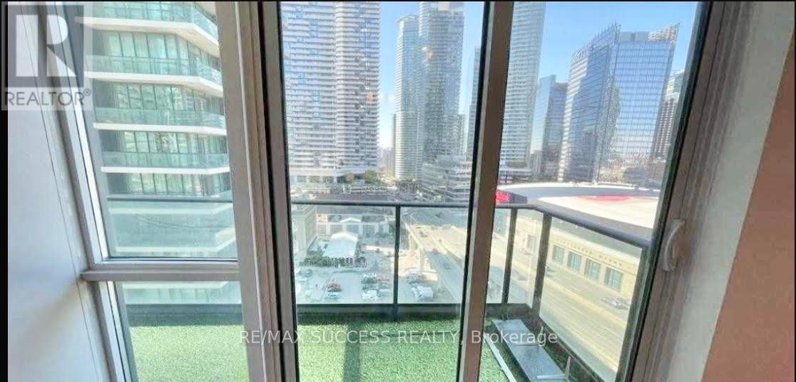 1611 - 18 Harbour Street, Toronto, Ontario  M5J 2Z6 - Photo 18 - C12656218