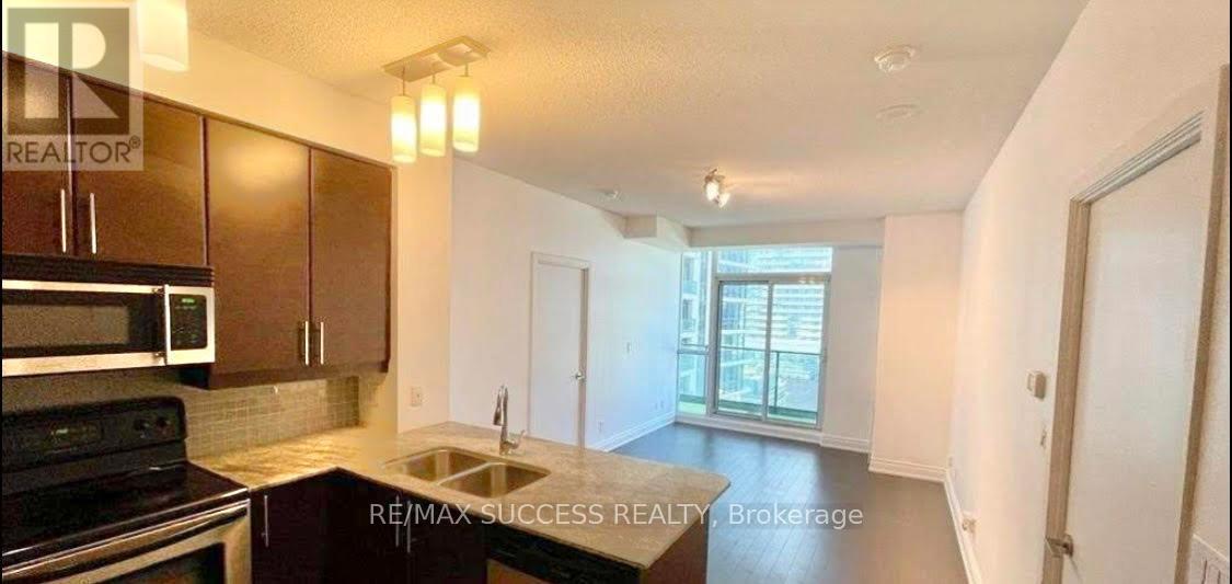 1611 - 18 Harbour Street, Toronto, Ontario  M5J 2Z6 - Photo 8 - C12656218