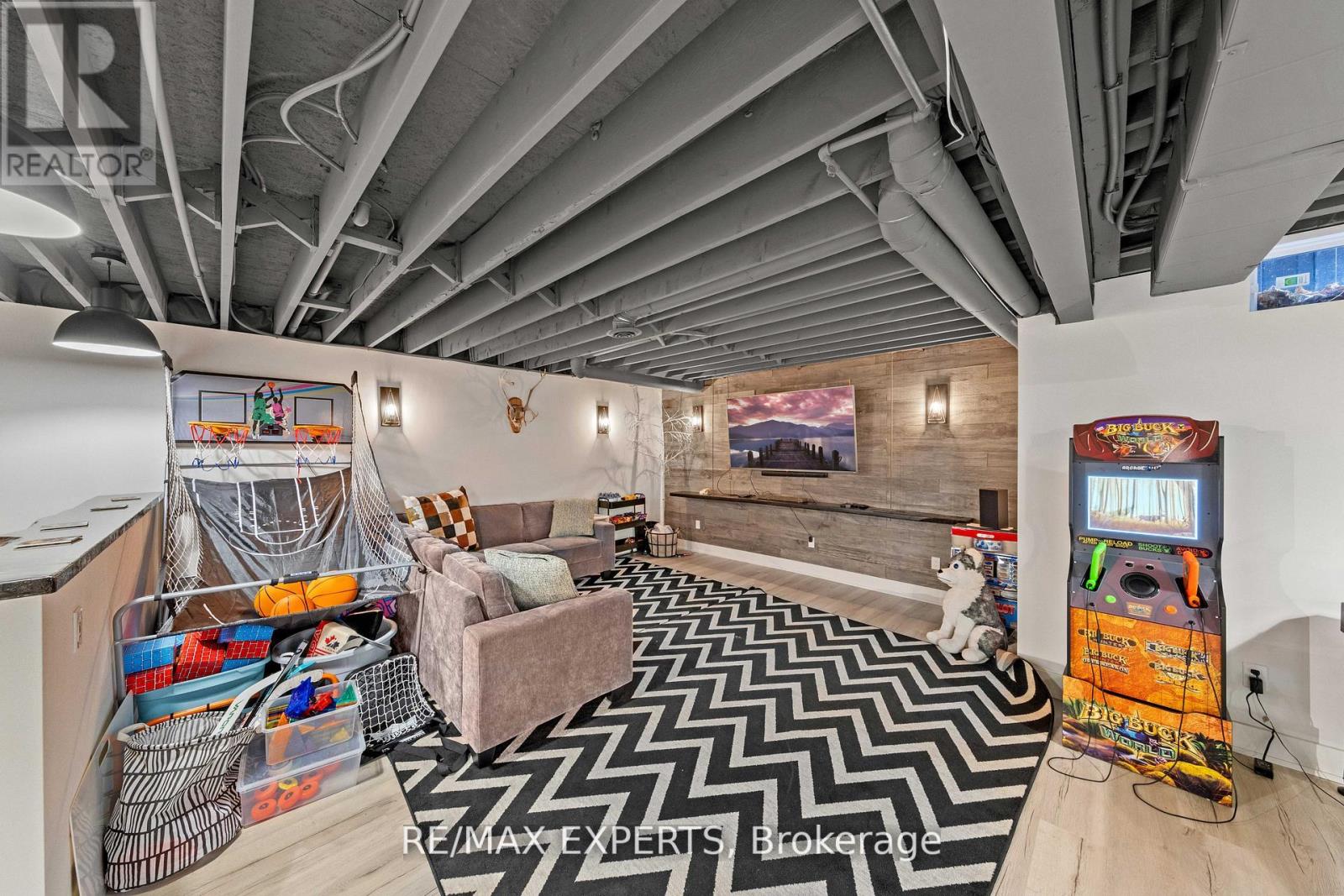 48 Manor Glen Crescent, East Gwillimbury (Mt Albert), Ontario  L0G 1M0 - Photo 43 - N12656162