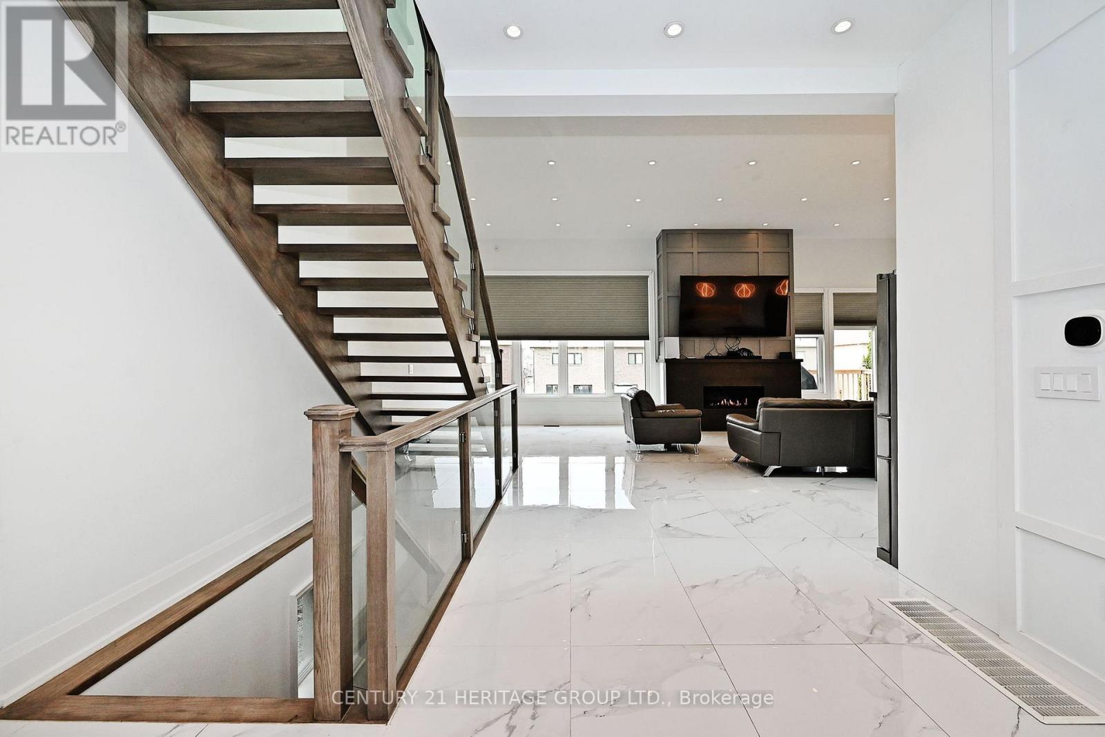 148 Church Street, Georgina, Ontario  L4P 1J5 - Photo 4 - N12656196