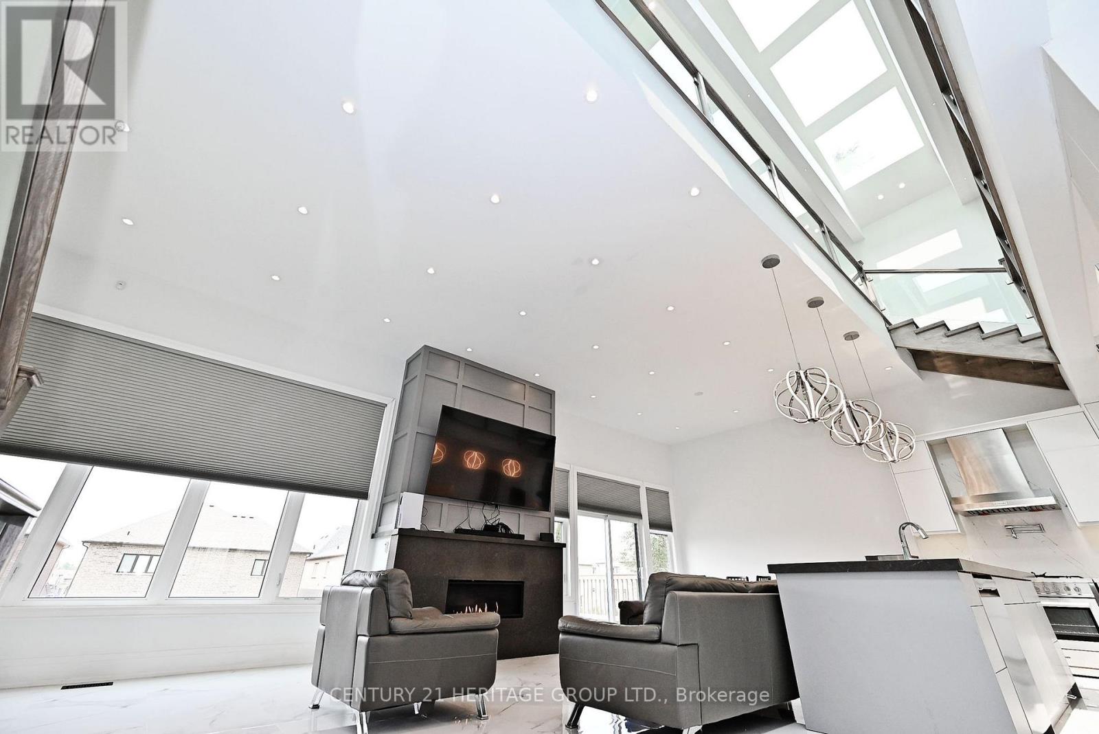 148 Church Street, Georgina, Ontario  L4P 1J5 - Photo 7 - N12656196