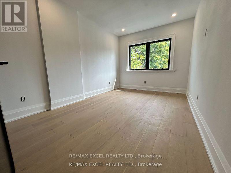 34 Raymond Avenue, Toronto, Ontario  M6S 2B3 - Photo 12 - W12656106