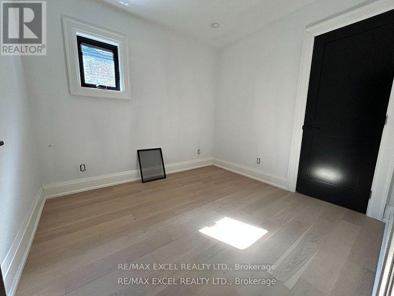 34 Raymond Avenue, Toronto, Ontario  M6S 2B3 - Photo 15 - W12656106