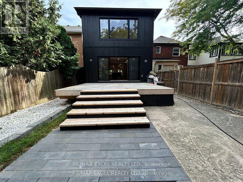 34 Raymond Avenue, Toronto, Ontario  M6S 2B3 - Photo 23 - W12656106