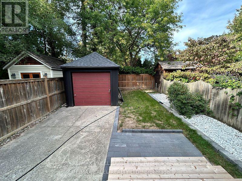 34 Raymond Avenue, Toronto, Ontario  M6S 2B3 - Photo 24 - W12656106