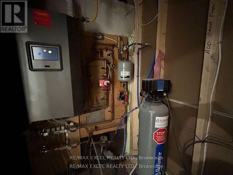 34 Raymond Avenue, Toronto, Ontario  M6S 2B3 - Photo 25 - W12656106