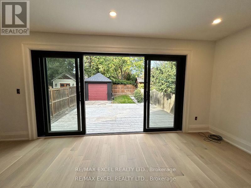 34 Raymond Avenue, Toronto, Ontario  M6S 2B3 - Photo 4 - W12656106