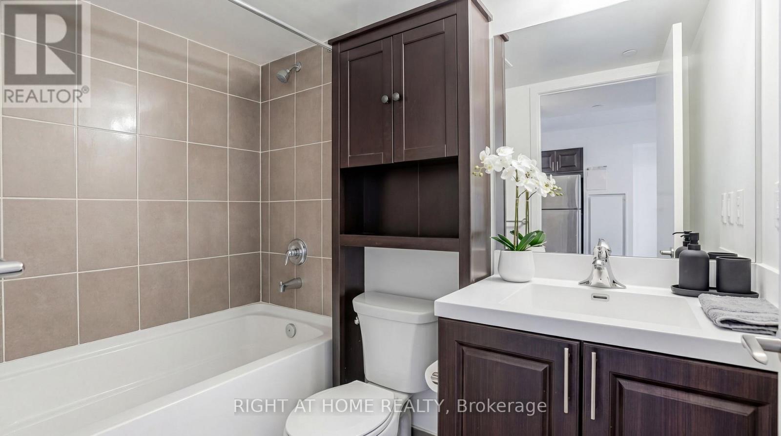 1001 - 3091 Dufferin Street, Toronto, Ontario  M6A 0C4 - Photo 7 - W12656120