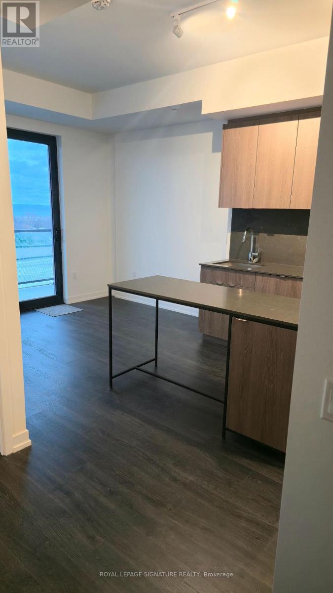 813 - 251 Masonry Way, Mississauga, Ontario  L5H 0B3 - Photo 6 - W12656150