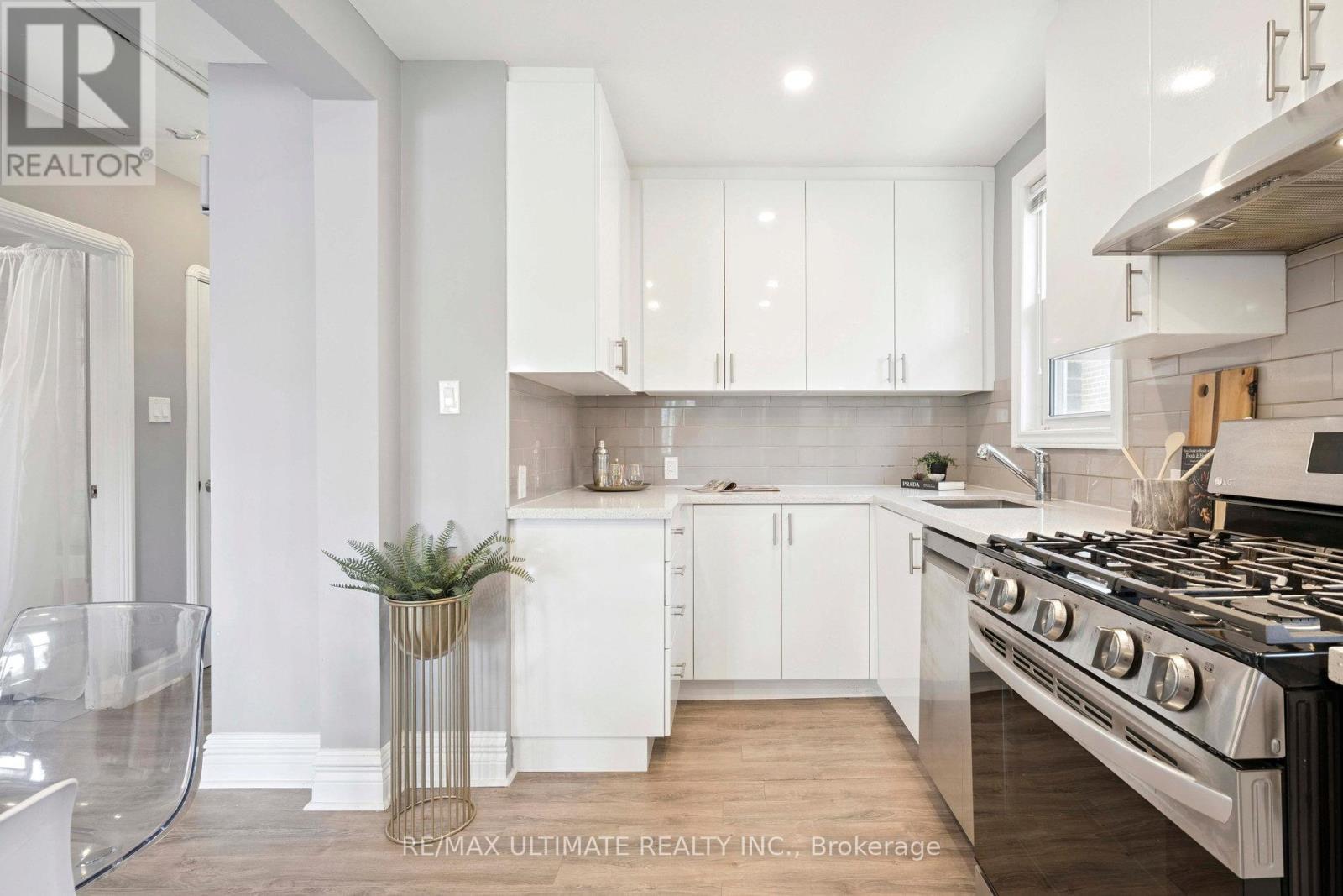 Main - 542 Glen Park Avenue, Toronto, Ontario  M6B 2G3 - Photo 14 - W12656184