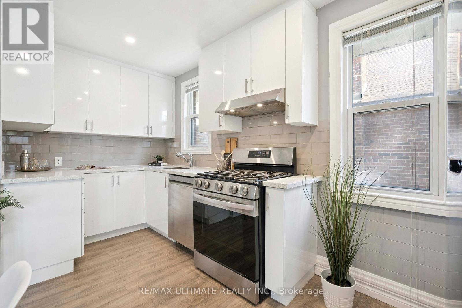 Main - 542 Glen Park Avenue, Toronto, Ontario  M6B 2G3 - Photo 15 - W12656184