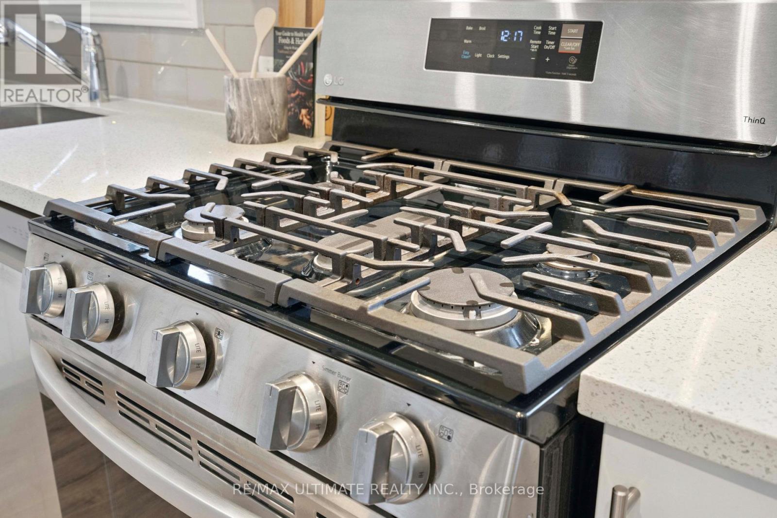 Main - 542 Glen Park Avenue, Toronto, Ontario  M6B 2G3 - Photo 16 - W12656184