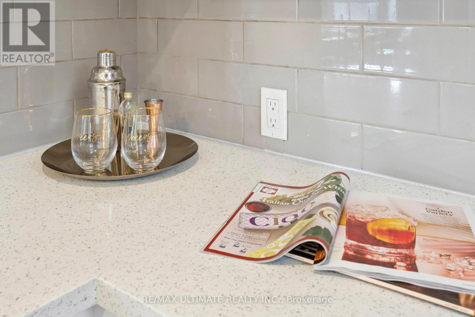 Main - 542 Glen Park Avenue, Toronto, Ontario  M6B 2G3 - Photo 17 - W12656184