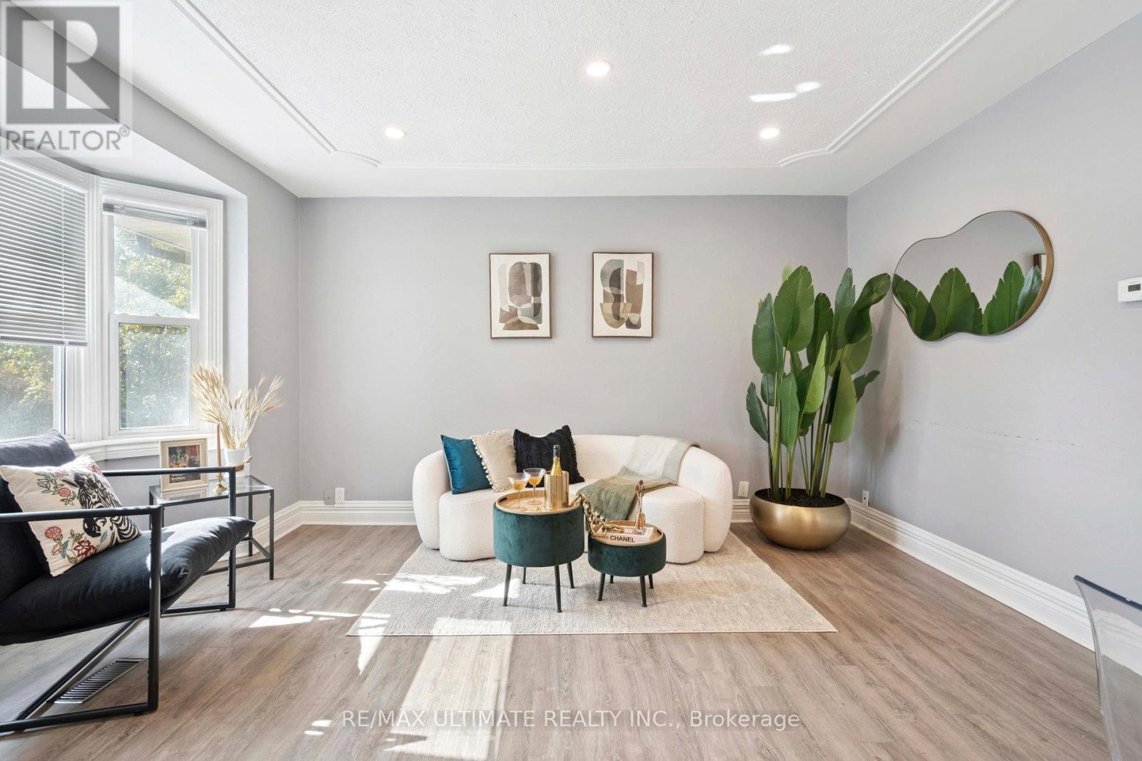 Main - 542 Glen Park Avenue, Toronto, Ontario  M6B 2G3 - Photo 3 - W12656184