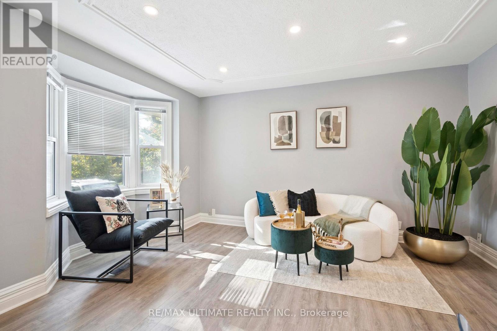 Main - 542 Glen Park Avenue, Toronto, Ontario  M6B 2G3 - Photo 5 - W12656184