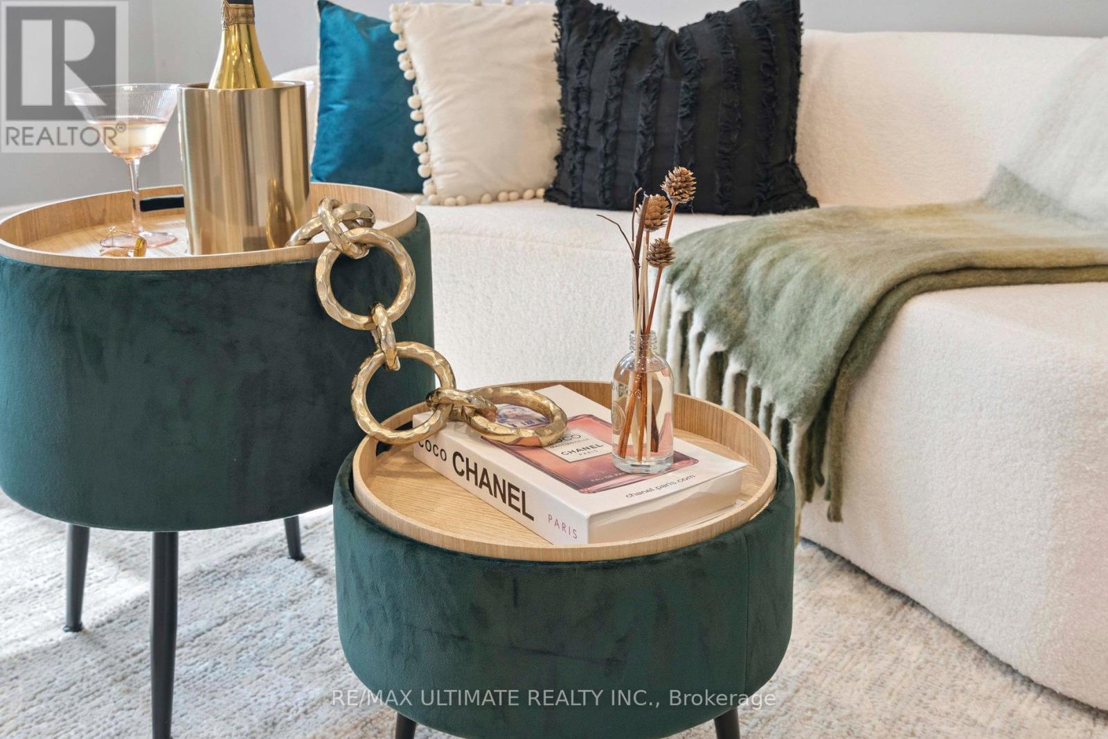 Main - 542 Glen Park Avenue, Toronto, Ontario  M6B 2G3 - Photo 7 - W12656184