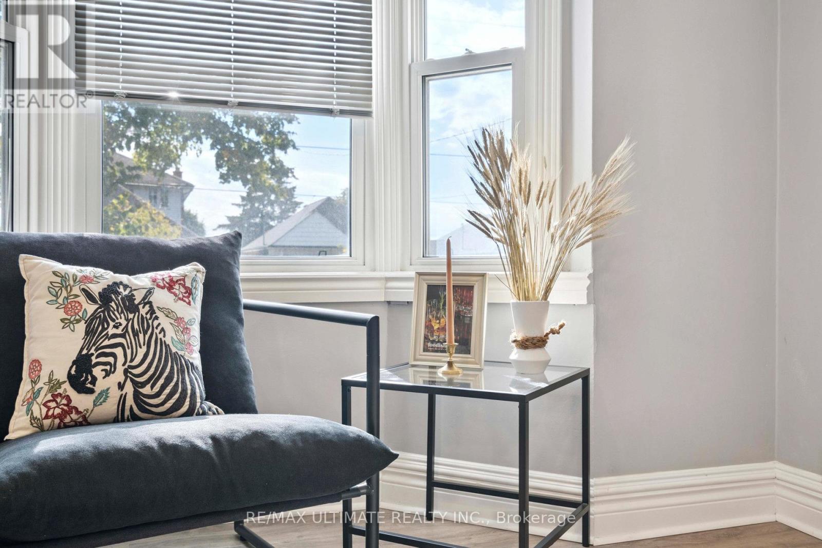 Main - 542 Glen Park Avenue, Toronto, Ontario  M6B 2G3 - Photo 8 - W12656184