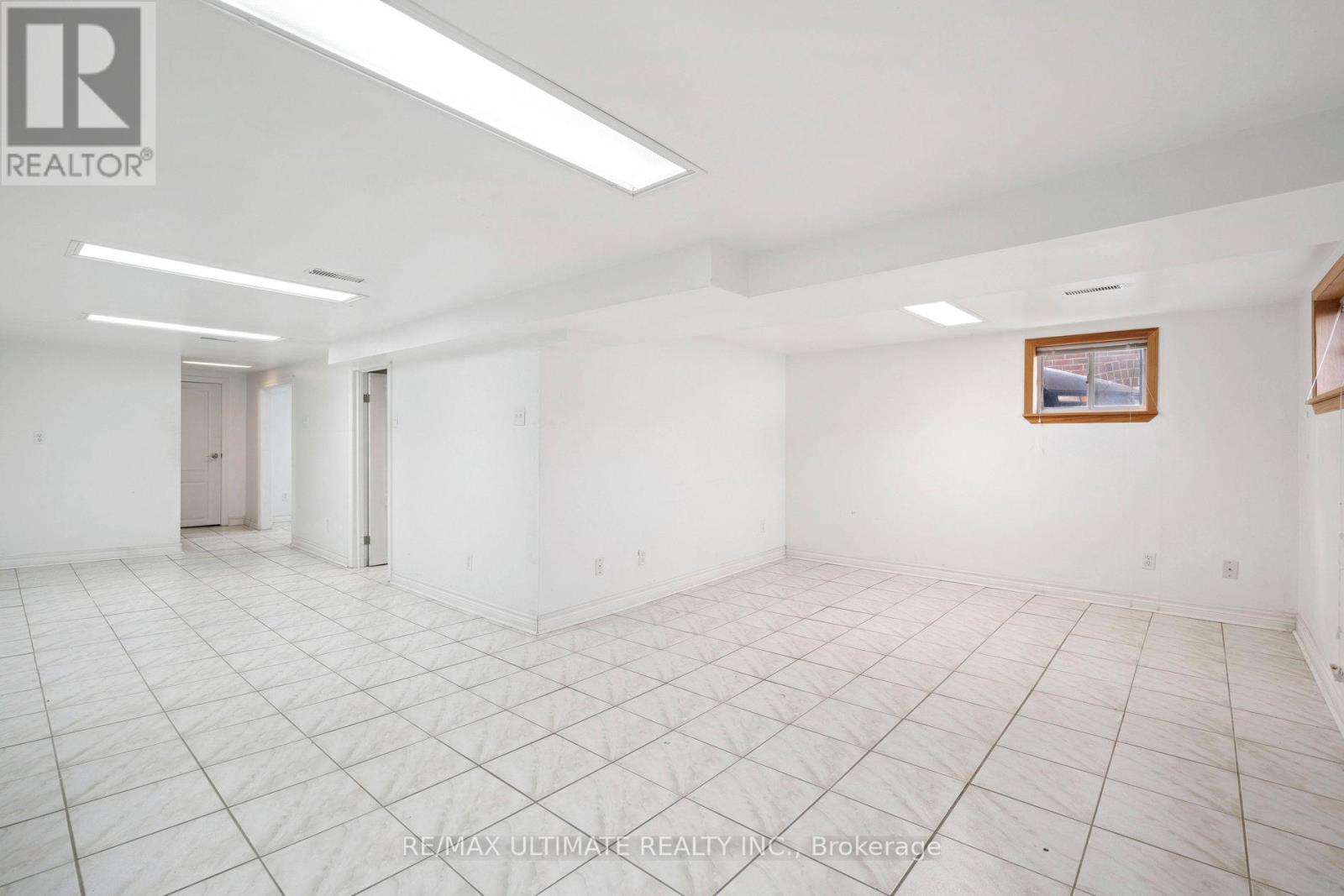 Lower - 542 Glen Park Avenue, Toronto, Ontario  M6B 2G3 - Photo 5 - W12656186