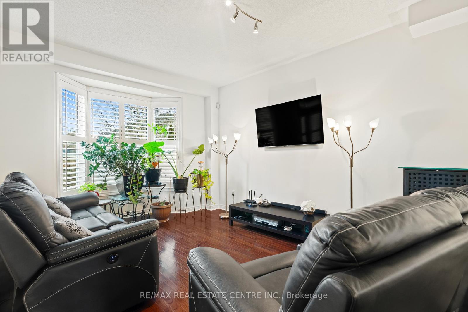 15 Helman Road, Brampton, Ontario  L6R 0R7 - Photo 9 - W12656210