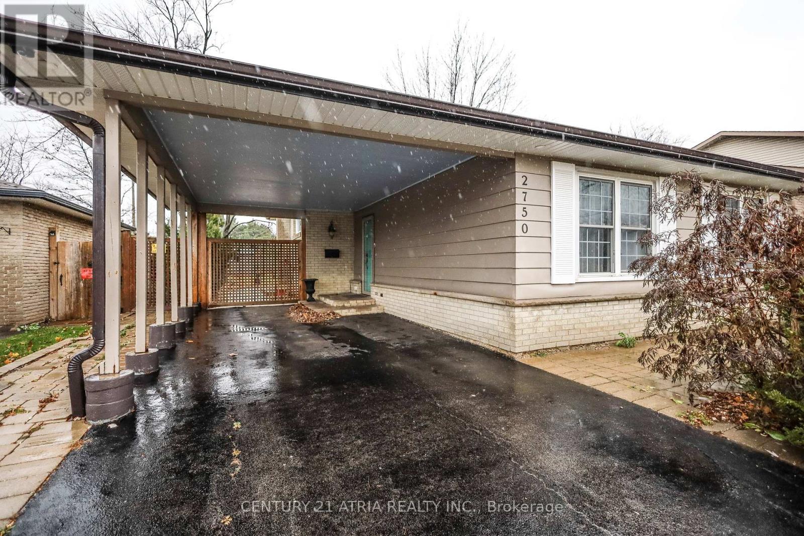 2750 Barnstone Crescent, Mississauga, Ontario  L5K 2C1 - Photo 3 - W12656220