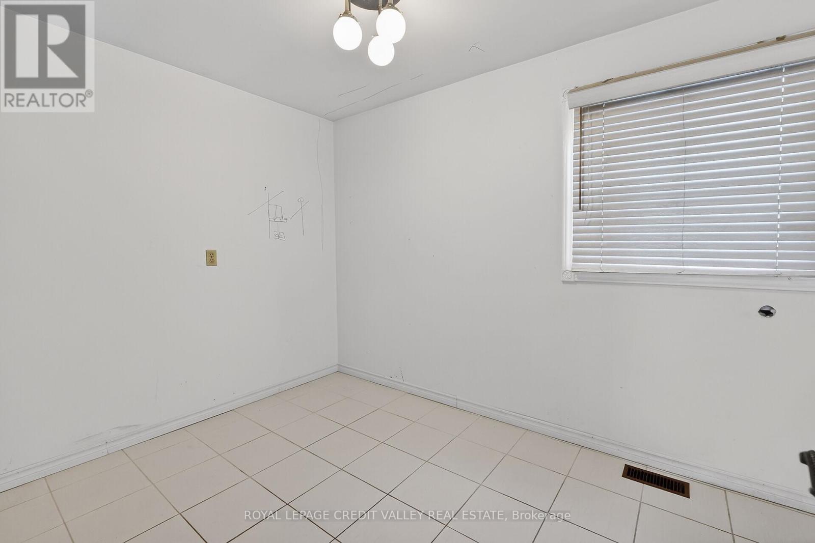 1929 Fieldgate Drive, Burlington, Ontario  L7P 3H4 - Photo 17 - W12656226