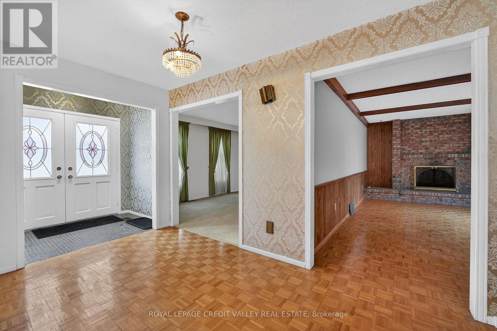 1929 Fieldgate Drive, Burlington, Ontario  L7P 3H4 - Photo 4 - W12656226