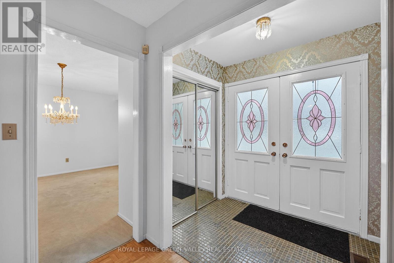 1929 Fieldgate Drive, Burlington, Ontario  L7P 3H4 - Photo 9 - W12656226