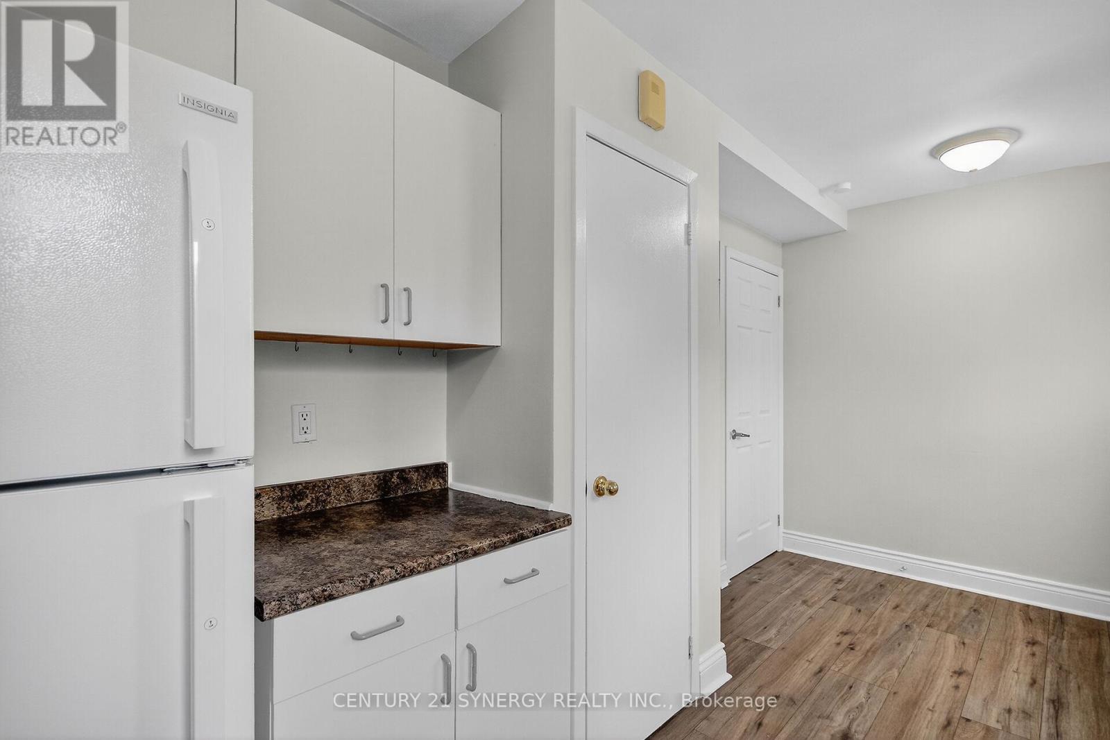 928 Meadowlands Drive, Ottawa, Ontario  K2C 0K3 - Photo 11 - X12485327