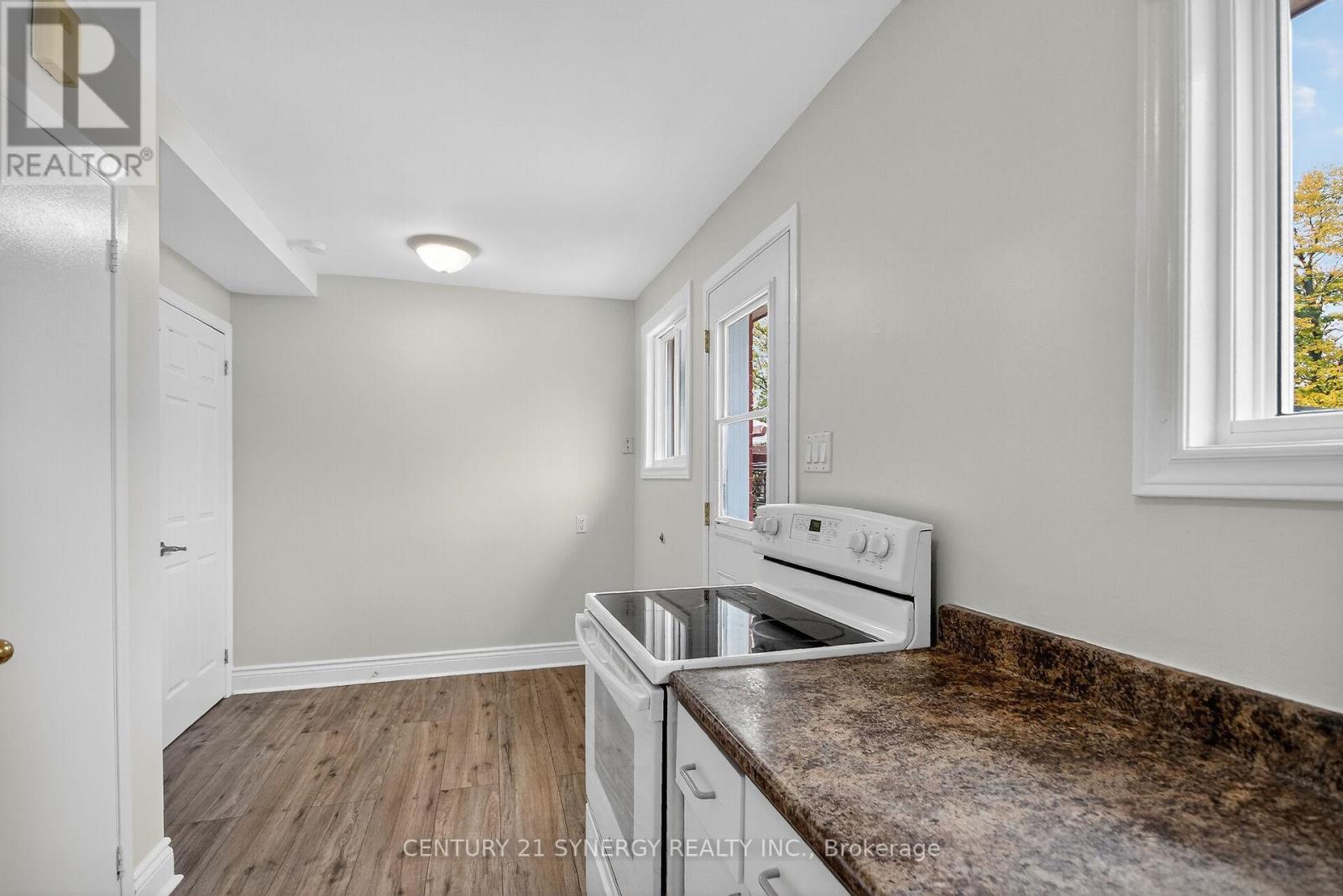 928 Meadowlands Drive, Ottawa, Ontario  K2C 0K3 - Photo 10 - X12485327