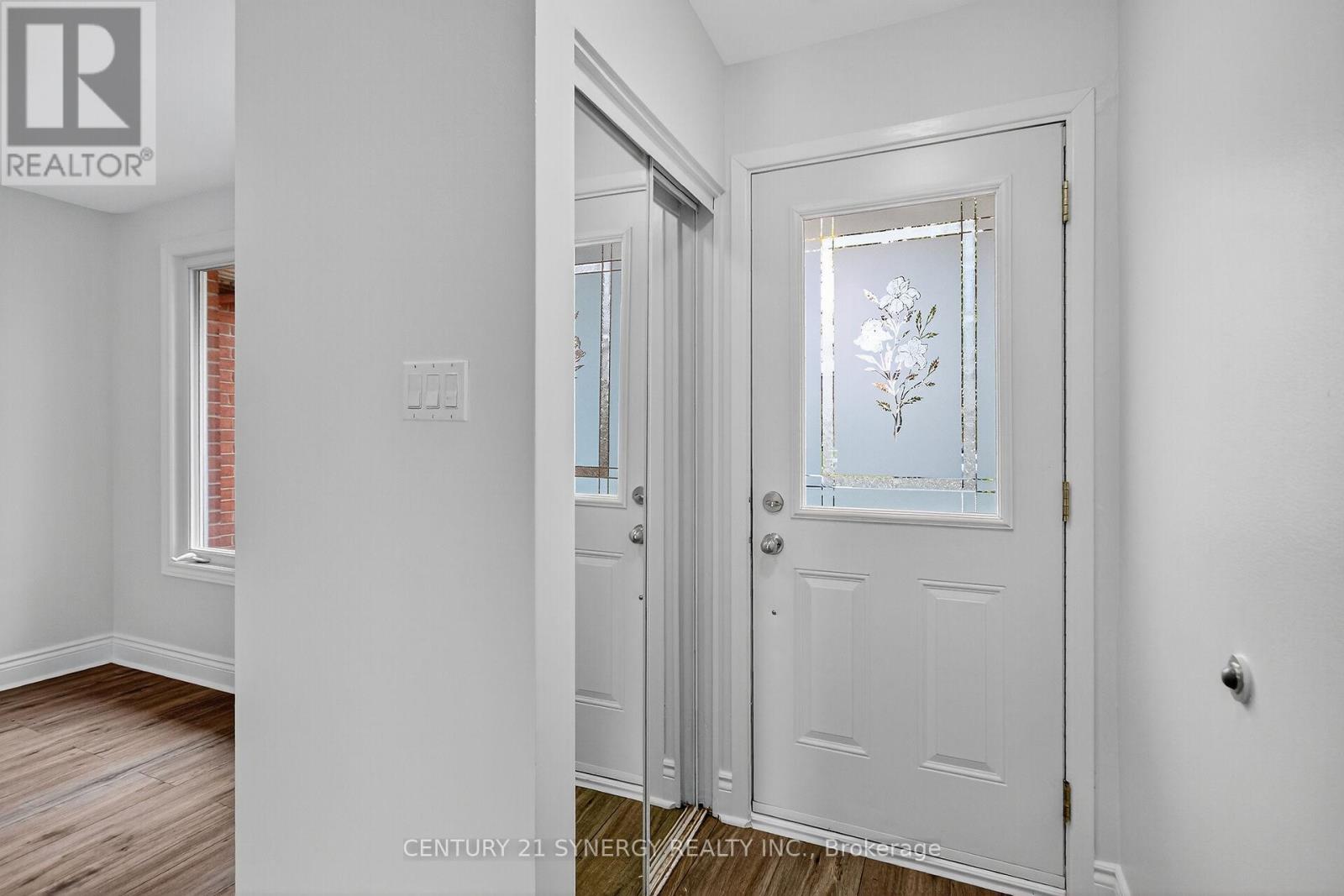 928 Meadowlands Drive, Ottawa, Ontario  K2C 0K3 - Photo 2 - X12485327