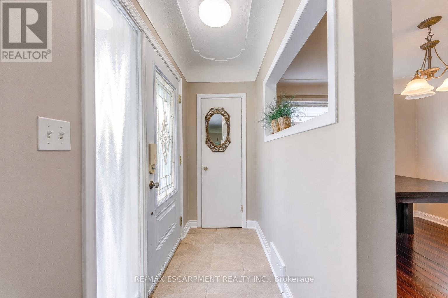 80 Lower Horning Road, Hamilton, Ontario  L8S 3G3 - Photo 3 - X12656148